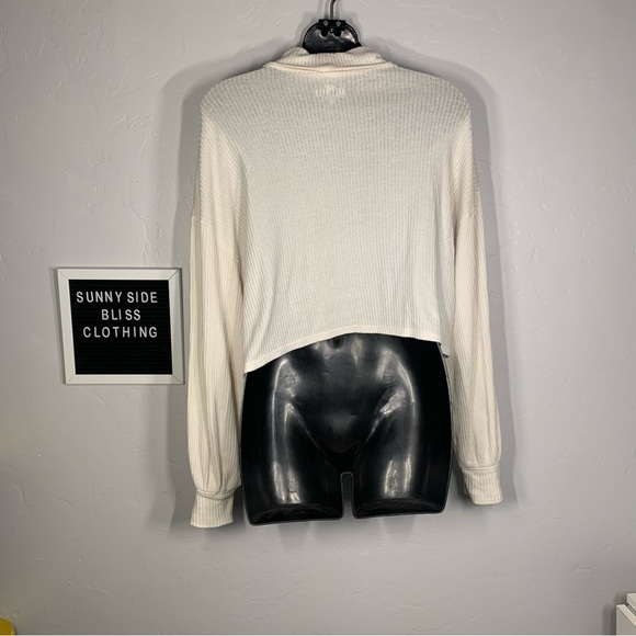 Hollister White Ribbed Cropped Turtleneck Long Sleeve Top Size Extra Small - Picture 5 of 6